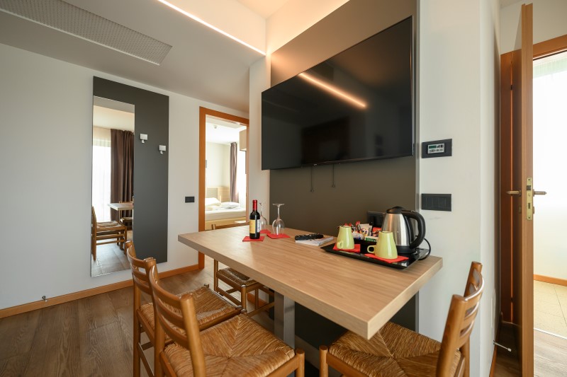 Suite Family Room Elegance